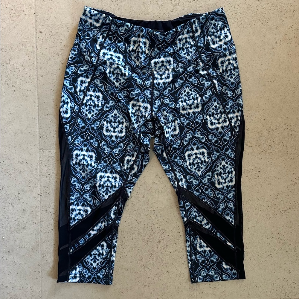 Ruby Ribbon Patterned Leggings